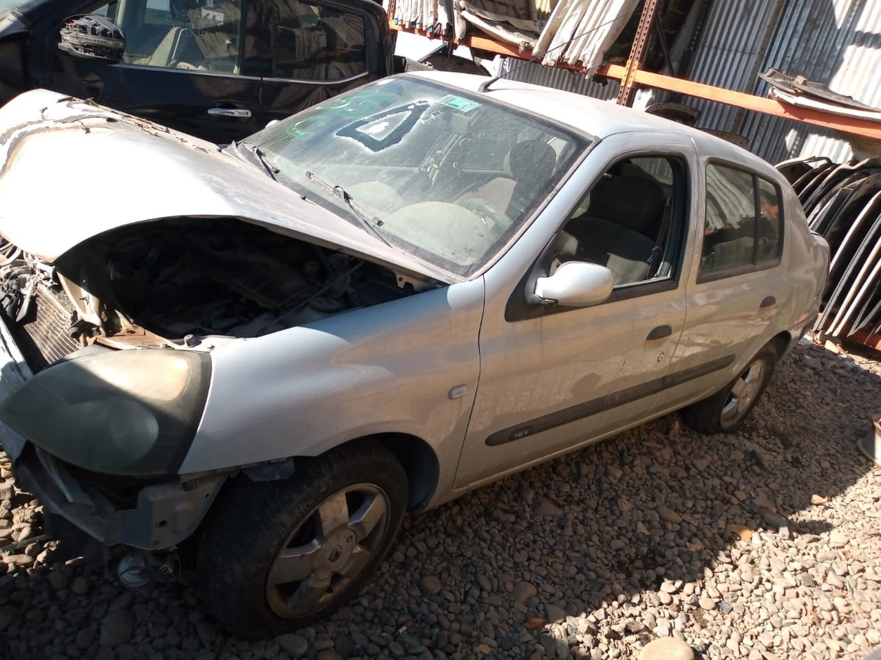  Renault CLIO 2004    EN DESARME
